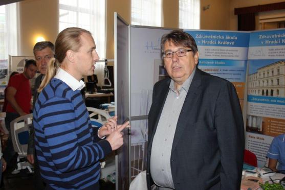 V Náchodě se konala prezentace škol a zaměstnavatelů. Význam setkání ocenil i hejtman Lubomír Franc