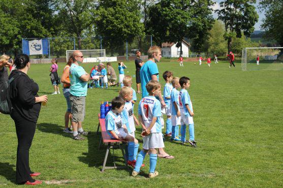 Broumovská fotbalová mladší přípravka hostila na svém hřišti týmy z Jaroměře a Horního Starého Města