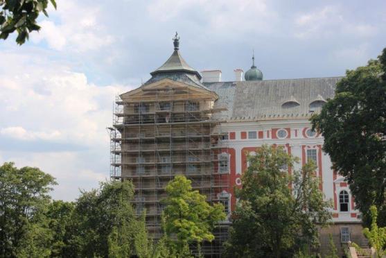 Severní stěna broumovského kláštera dostane novou fasádu