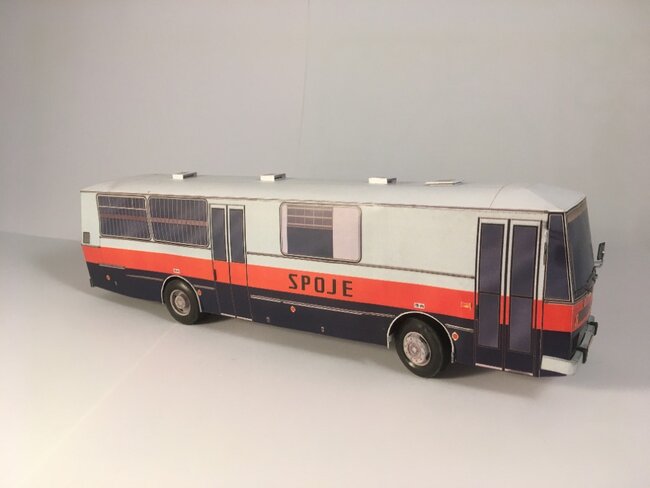 Autobusy v Muzeu papírových modelů