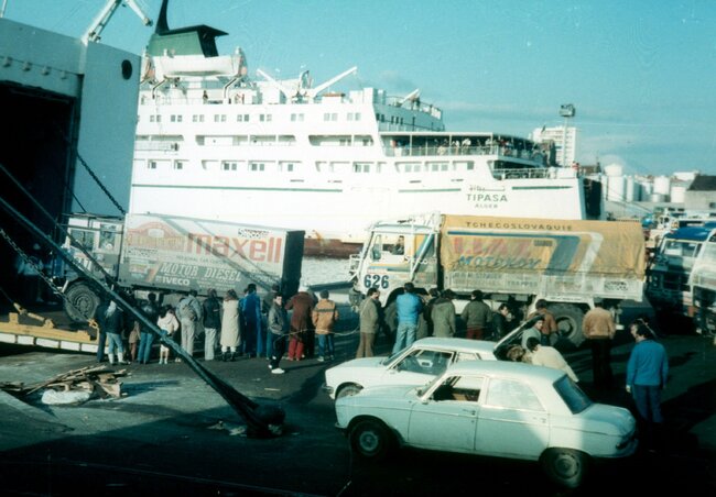 "Dříve byla soudržnost kamionů obrovská," vzpomíná Jaroslav Joklík na začátky v Rallye Dakar