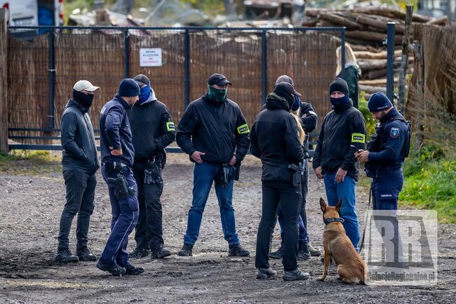 Policie zasahovala v ZOO Łączna poblíž hranic. Majitelé čelí obvinění z týrání zvířat