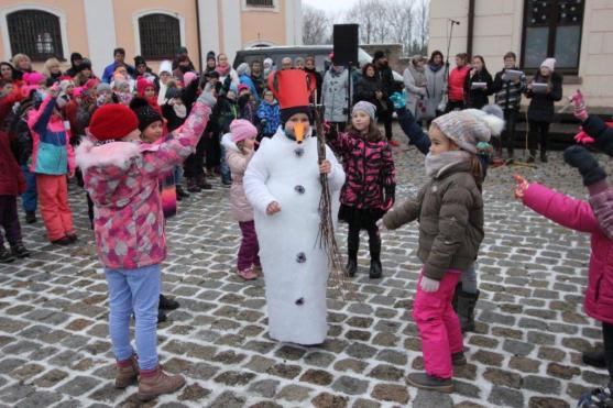 "Vítáme všechny, kdo se necháte rádi předvánočně naladit. Letos se tu scházíme již jedenáctým rokem!"