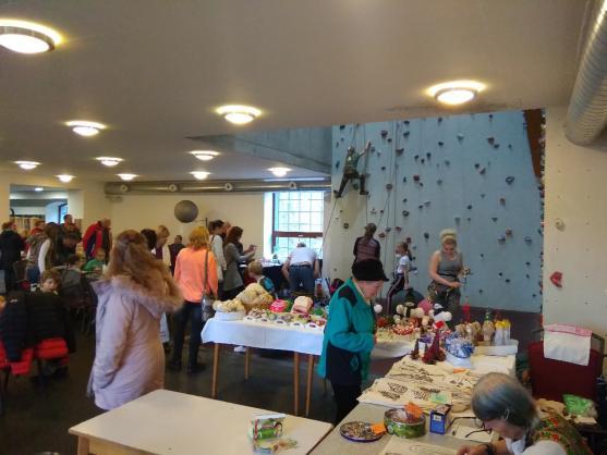 Adventní jarmark v Meziměstí se konal v teple sálu Centra Walzel