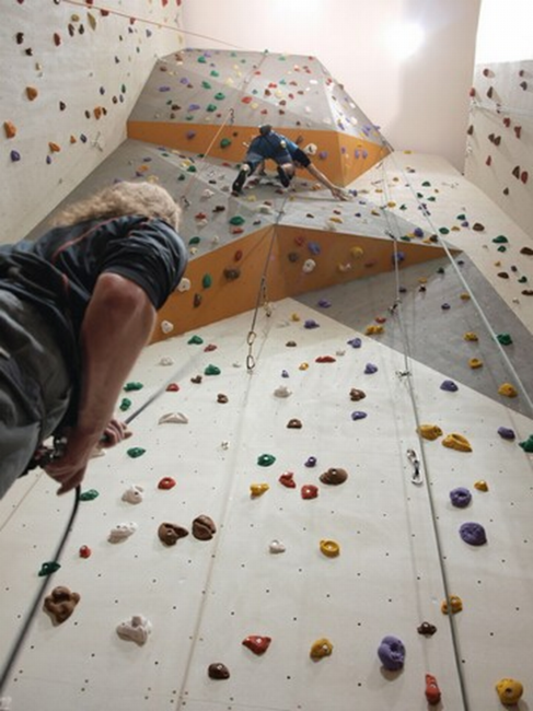 Centrum Walzel nabízí moderní fitness i boulderingovou stěnu
