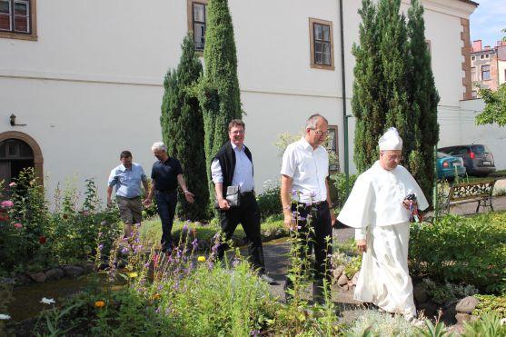 Do Broumova přiletěl opat benediktinského kláštera v německém Scheyernu