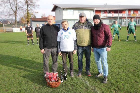 Fotbalisti Broumova popřáli Petru Možnému třemi body 