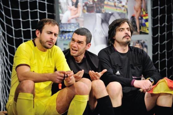 Městské divadlo se proměnilo ve fotbalovou šatnu