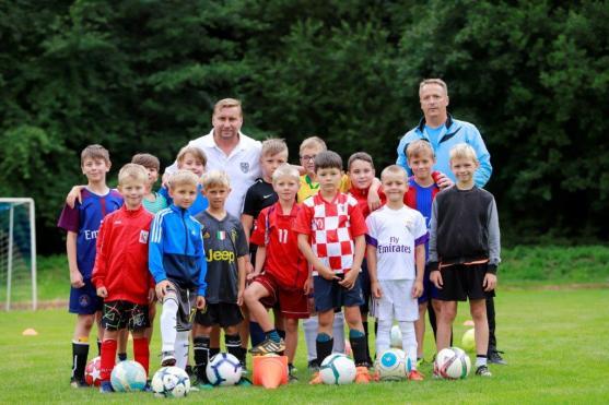 Na fotbalovou školičku přijel legendární sparťan a bývalý reprezentant Horst Siegl 