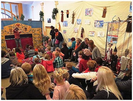 Výstava loutek, představení pro děti i pro dospělé. Taková byla Noc divadel v Broumově