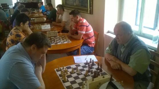 Broumovskou klášterní Kreslírnou znělo: šach - mat