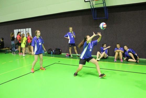 Na turnaji barevného volejbalu se dařilo broumovským týmům