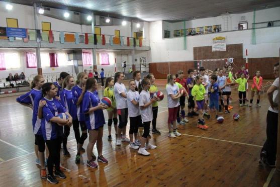 Broumovští "barevní" volejbalisté váleli v Náchodě