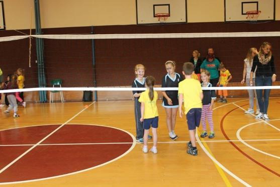 Na turnaji barevného volejbalu se dařilo broumovským týmům