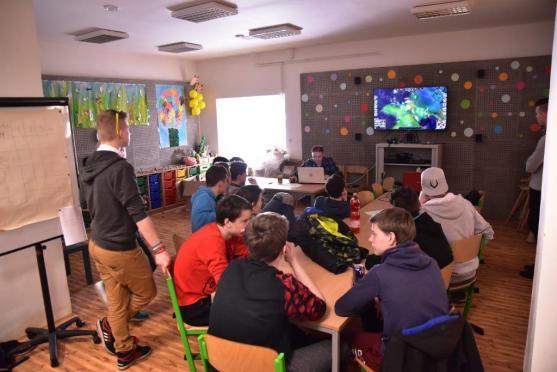 Hronovské Domino v březnu? Horolezecké závody a unikátní turnaj