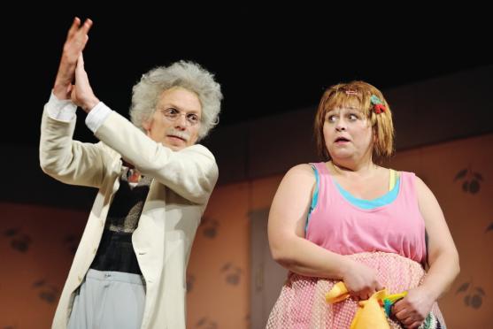 Pavla Tomicová a Jiří Zapletal uvedli v Broumově Podivné odpoledne Dr. Zvonka Burkeho