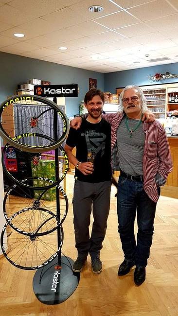 "Enduro démon" a Mistr ČR vyprodal sál v Pellyho domech v Polici nad Metují