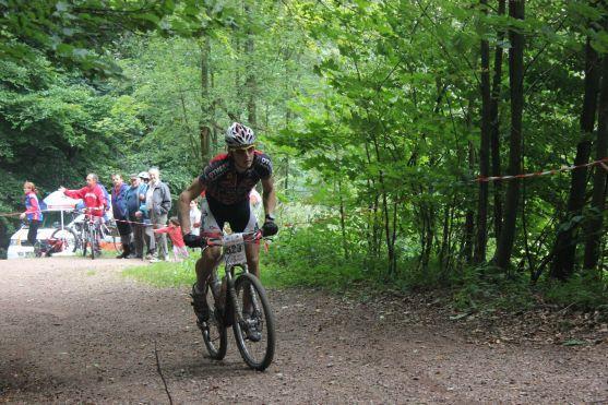 Závod horských kol Rallye Sudety má stejné vítěze jako v loňském roce. Friedla a Novákovou