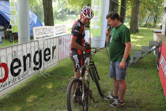 MTB TRILOGY: Po prologu a 1. etapě vede Hruška, druhý Vokrouhlík jel závěr etapy bez sedla