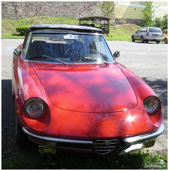 Historická vozidla se zastavila i v Broumově