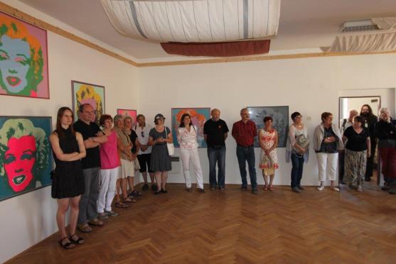 Police nad Metují zve na unikátní výstavu sítotisků Andyho Warhola