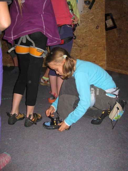 Členové broumovského horolezeckého kroužku poprvé startovali na lezeckých závodech