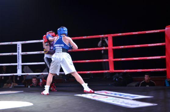 Fotogalerie a video z vítězného boxerského utkání Jakuba Šudy v pražském Hotelu Hilton