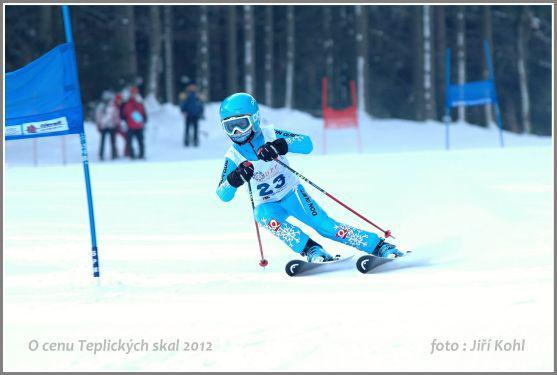Závod v obřím slalomu žactva se v Teplicích nad Metují jel za osmnáctistupňového mrazu
