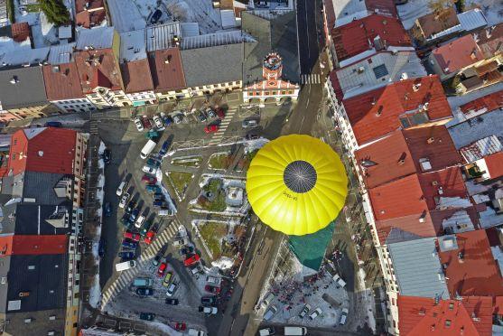 Odlet balónu z Police nad Metují odstartoval projekt 100 startů z českých měst
