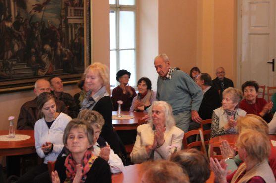 Třiadevadesátiletý klavírista Zdeněk Kostka hrál a vyprávěl v klášterní Kreslírně 