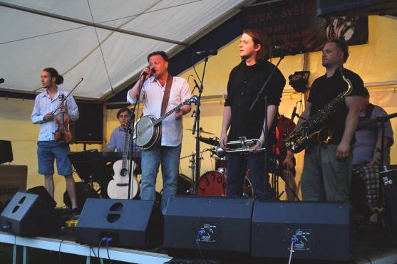 SummerJob 2014: Mladí brigádníci pracují na více než 90 místech po celém Broumovsku 