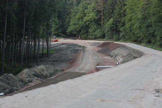 Rekonstrukce silnice přes Pasa se protáhne o tři týdny 