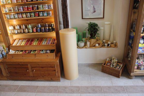 Prodejna svíček Slunce se přestěhovala na broumovské náměstí 