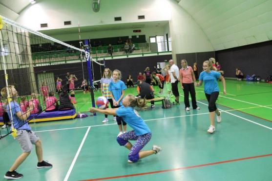 Rozehrála se soutěž v "barevném" volejbale