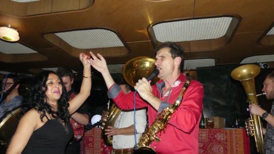 Blízko… (nejen Národnímu divadlu)