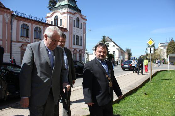 Návštěva prezidenta Miloše Zemana v Broumově neunikla zájmu médií