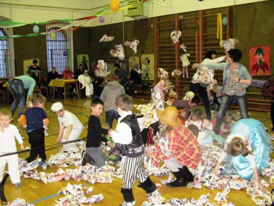 Dětský karneval v broumovské Sokolovně 