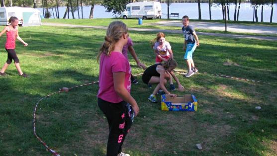 Hronovské Domino rozpoutalo bitvu mezi šesťáky 
