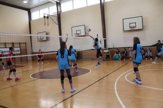 Broumovské volejbalové naděje zatím sbírají zkušenosti