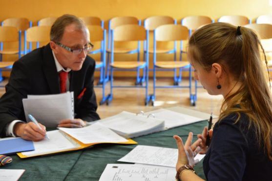 Oktáva úspěšně odmaturovala. Závěrečné slovo třídního učitele 