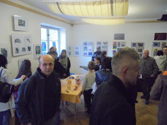 Výstava výtvarného oboru ZUŠ Police nad Metují potrvá do konce dubna 