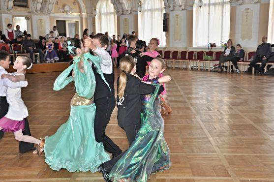 Taneční klub Broumov stihl jeden den dvě soutěže ve dvou městech 