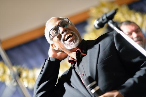 Lee Andrew Davison. Účinkoval ve filmu Šakalí léta, v muzikálu Hair a v sobotu na Plese podnikatelů 