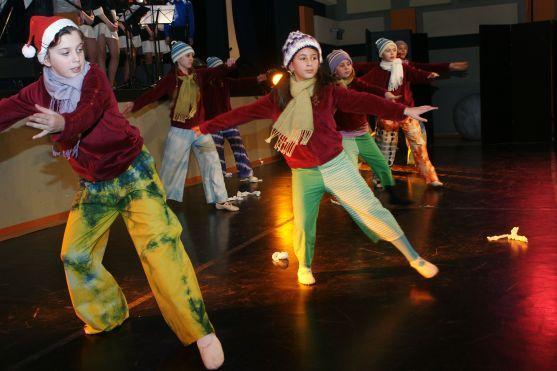 V choreografii Ukrajinky tančily Češky, Vietnamka a Polák 