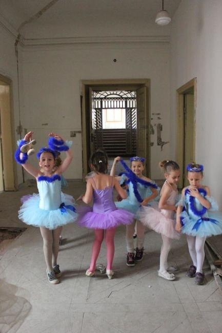 Skupina baletek Heleny Ogriščenkové připravuje vystoupení v historickém prostředí broumovského kláštera 