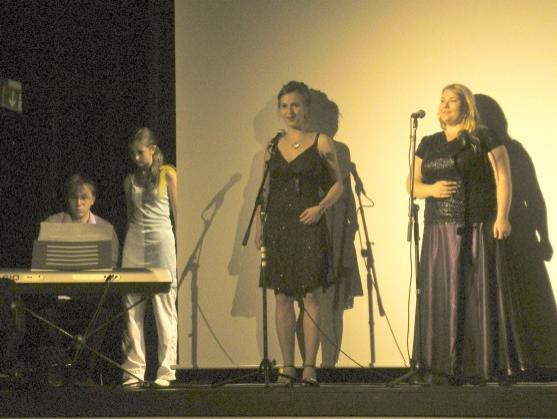 Broumovská Základní umělecká škola ukončila školní rok a mladé tanečnice i zpěváci okouzlili rodiče 