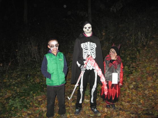 Broumovský park Alejku zaplnily stovky strašidel 