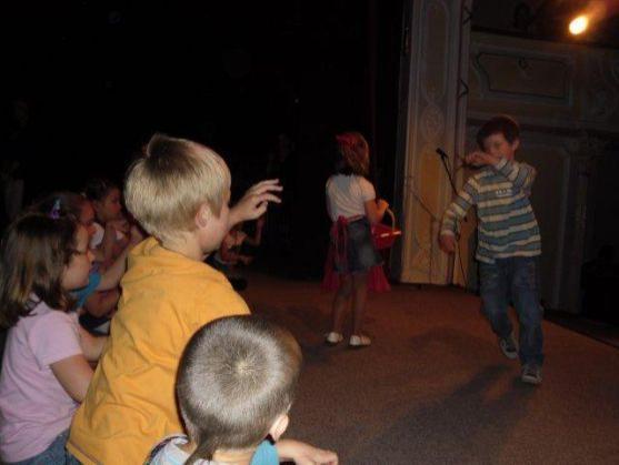 Divadelní akademií Mateřská škola Broumov bilancuje rok 