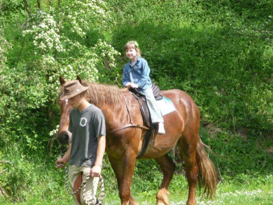 Indiánsko - undergroundový dětský den v Šonově u Broumova na fotografiích 