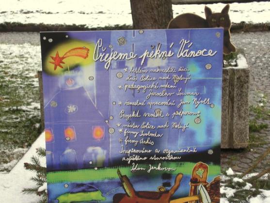 Řezbář Petr Hnyk z Teplic nad Metují a děti z Police nad Metují 